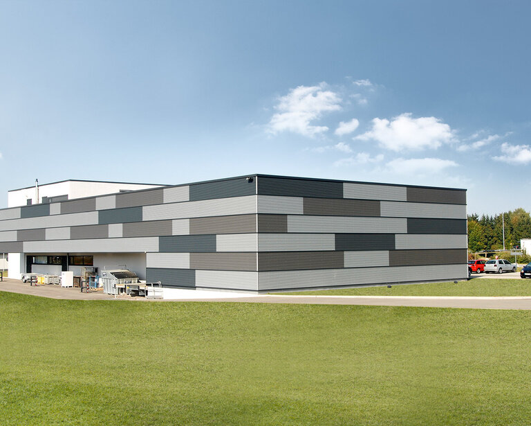 Produktionshalle in Villingendorf mit Wellprofilen