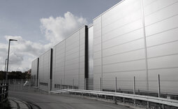 Sandwichfassade mit Roma Typ M, mikroliniert