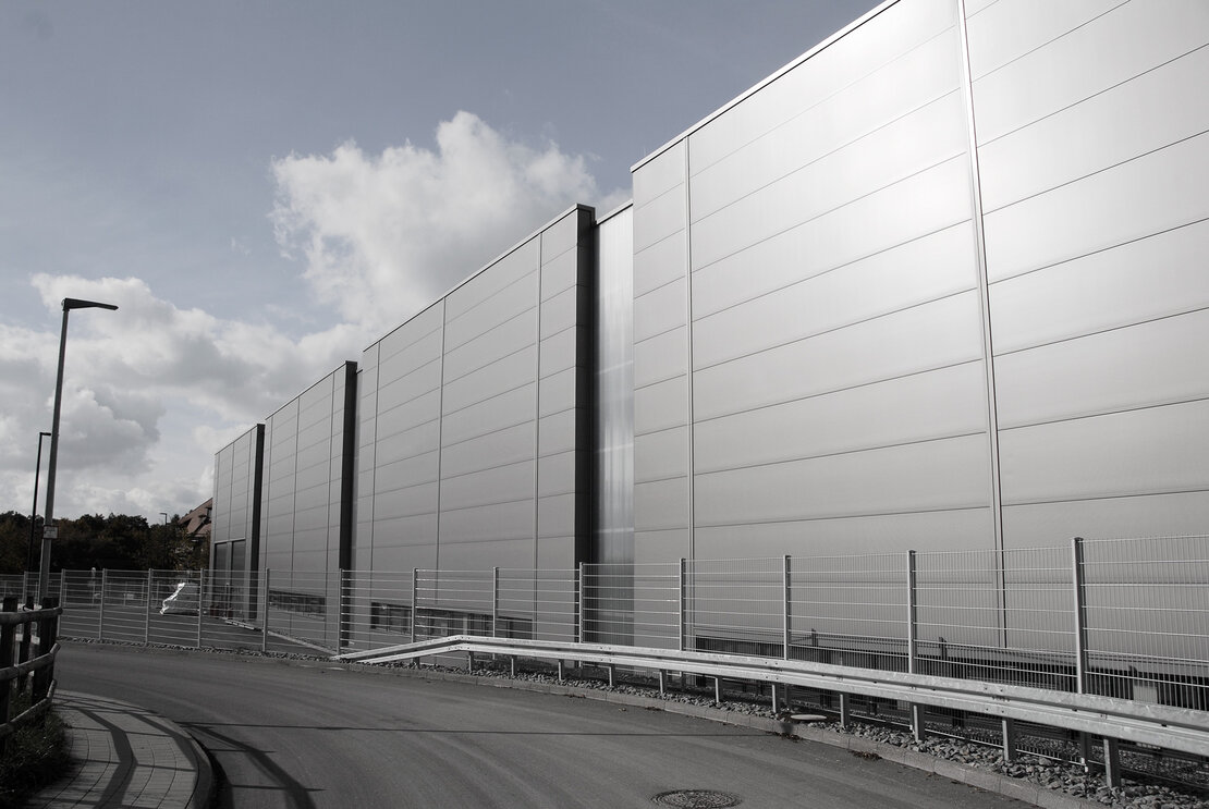 Sandwichfassade mit Roma Typ M, mikroliniert