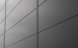 Detailansicht der LD2 microprofilierten Sandwichpaneelen mit stranggepressten Aluminium Lisenen