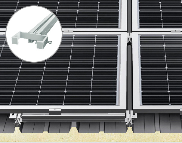 Das PV-Befestigungssystem CONNECT für Solarpaneele auf dem Sandwichpaneeldach ROMA Typ RD