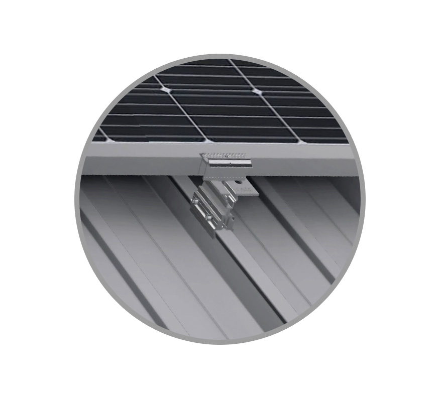 Sandwichdachpaneel mit innovativem Befestigungssystem für PV-Anlagen