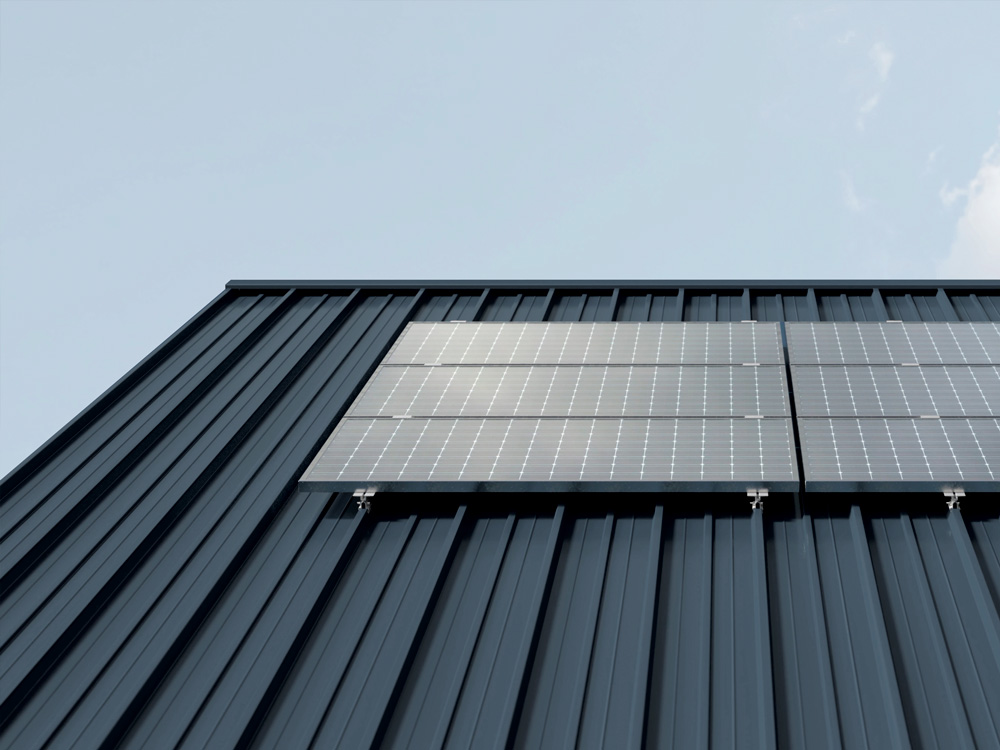 Sandwichpaneeldächer mit PV-Anlagen